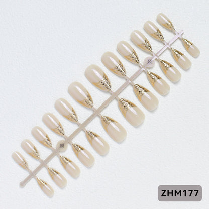 Elegante Press-On Nagelspitzen mit goldenen Details Brehn