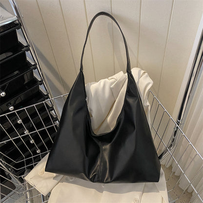 Schlanke Minimalistische Hobo-Handtasche