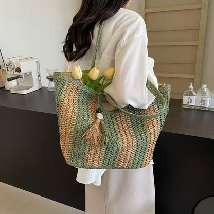 Handgefertigte Basttasche mit Eleganten Quasten und Detailreicher Struktur Brehn