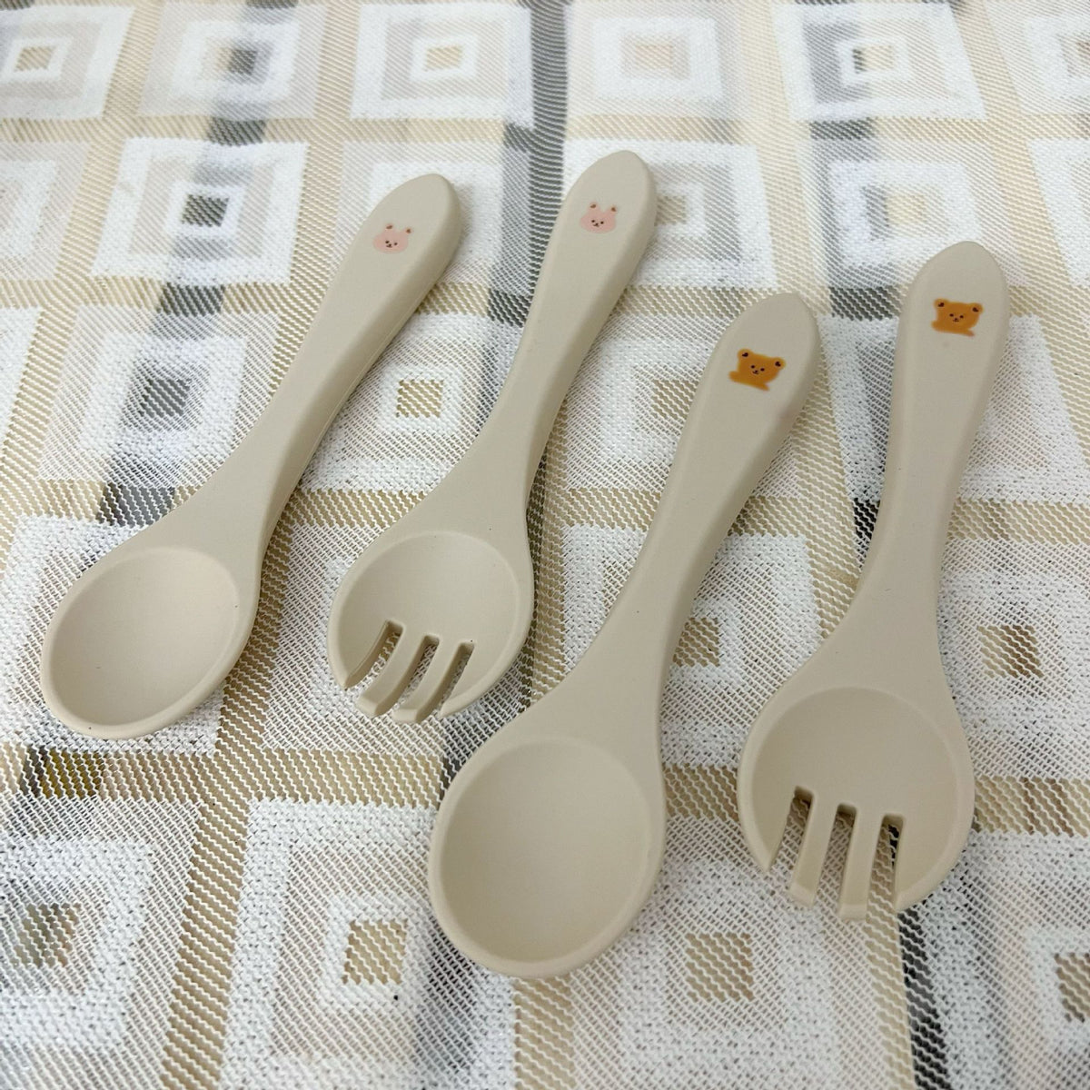 Silikon-Baby-Löffel- und Gabelset mit weichen, ergonomischen Griffen