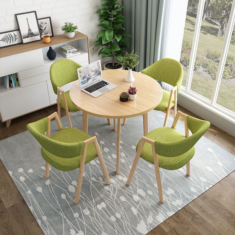 Esszimmerstuhl mit ergonomischer Polsterung und modernem Design Brehn