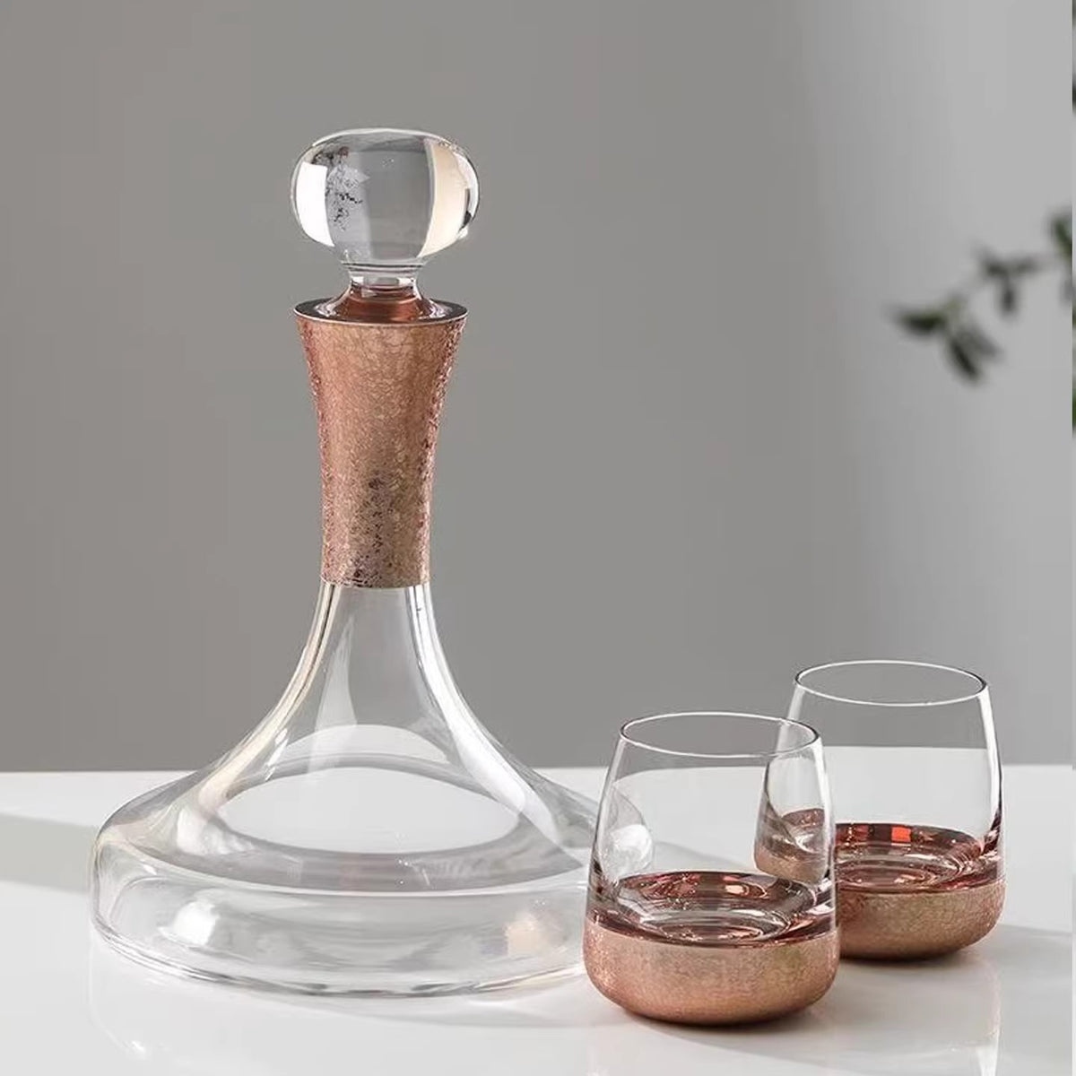 Elegantly gestaltetes Glaskaraffen-Set