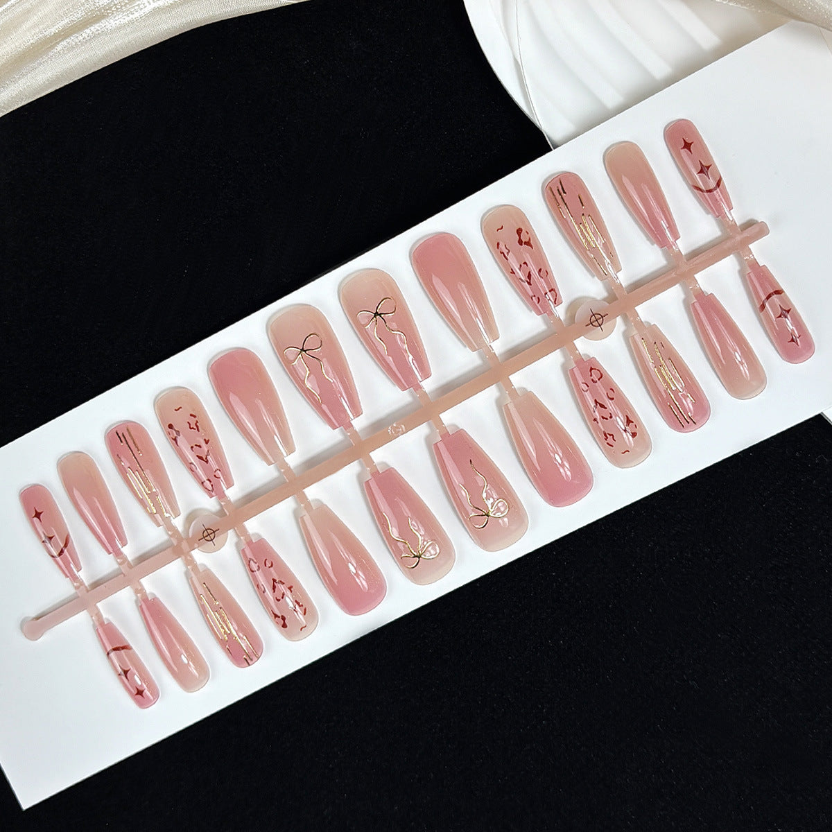Premium Elegantes Nagelkunstdesign Brehn