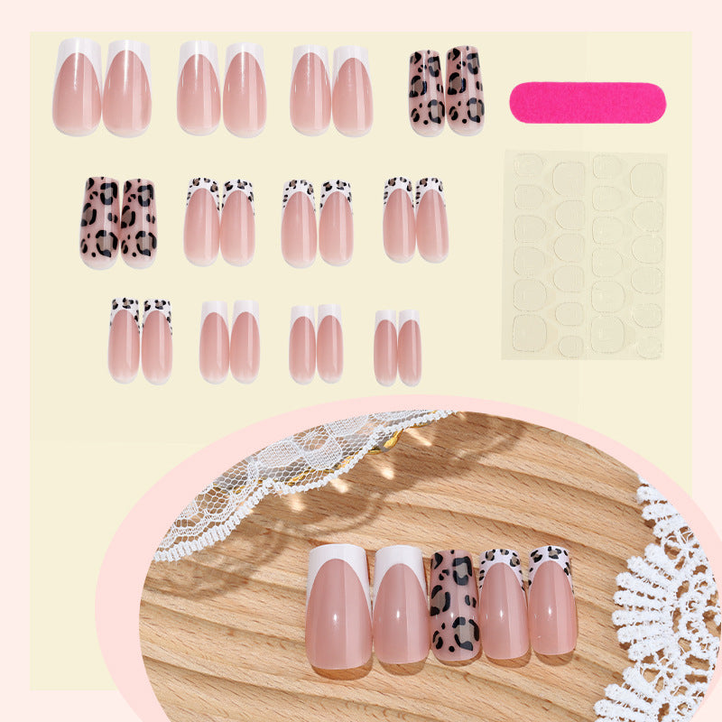 Kunstnagelset mit elegante Blumen- und Leopardendesign Brehn