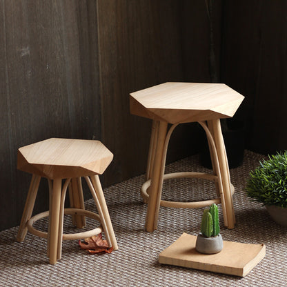 Moderner Hocker aus massivem Holz Brehn