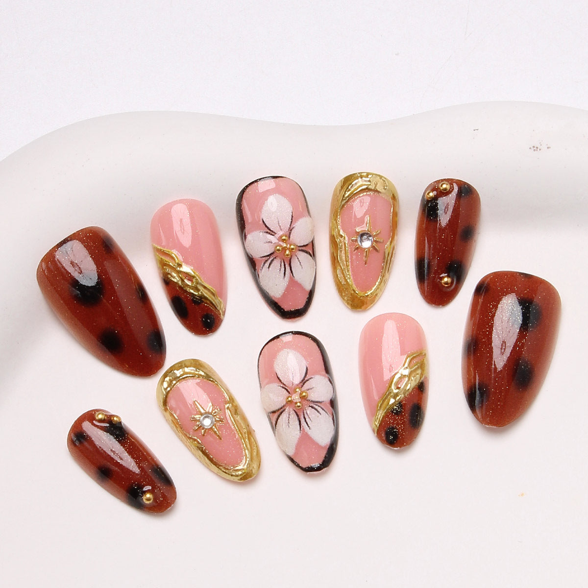 Künstlerisches Press-On Nagelkunst Set Brehn
