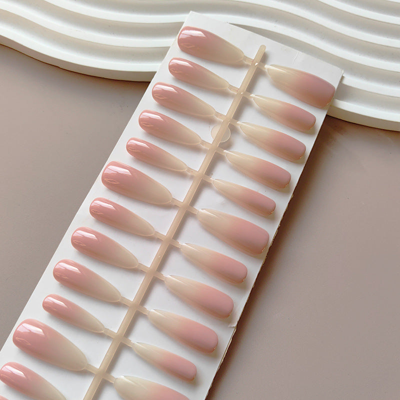 Künstliche Nude-Fingernägel Im Eleganten Ombre-Look Brehn