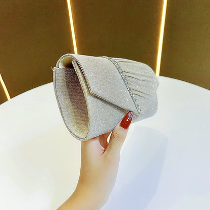 Falten-Abend-Clutch mit Kristallakzent