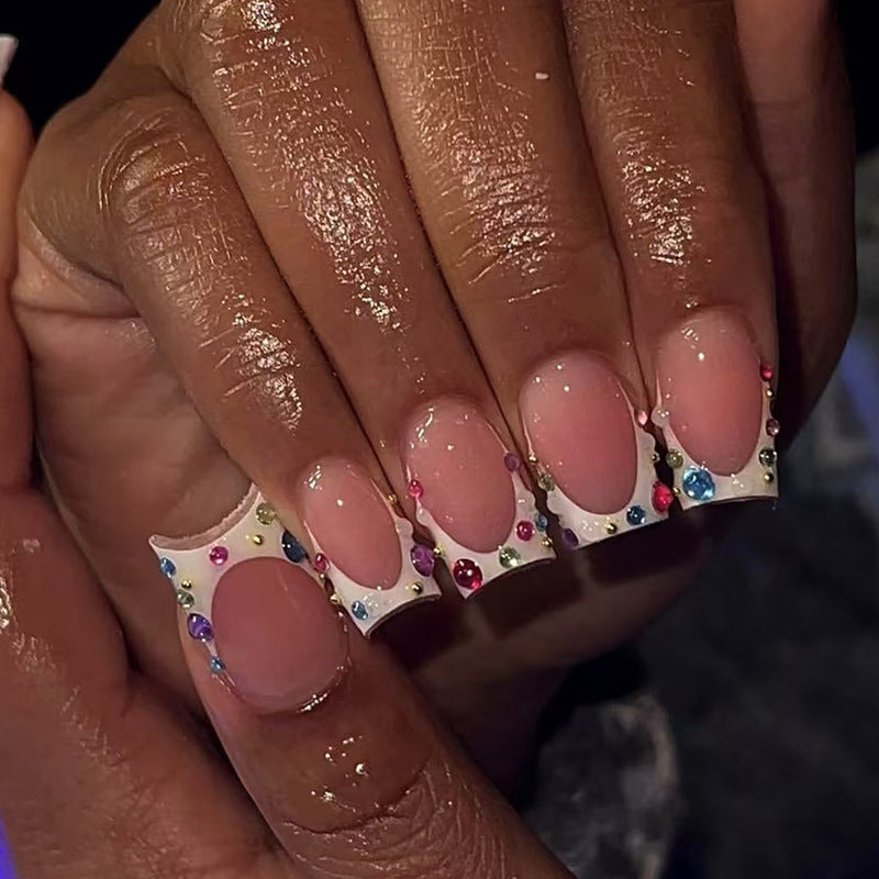 Kunstnagelset mit funkelnden Strass-Akzenten Brehn
