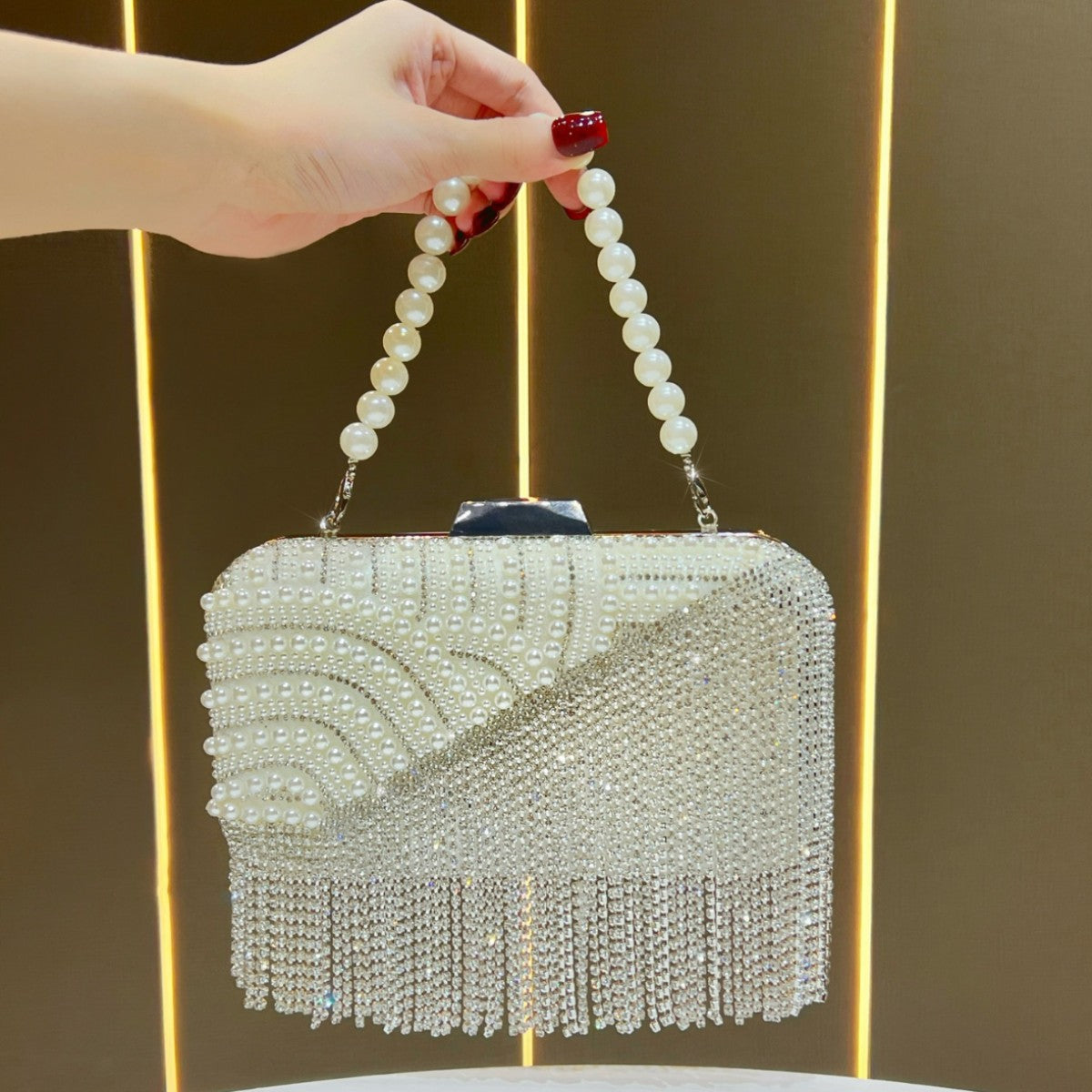 Perlenverzierte Abendhandtasche
