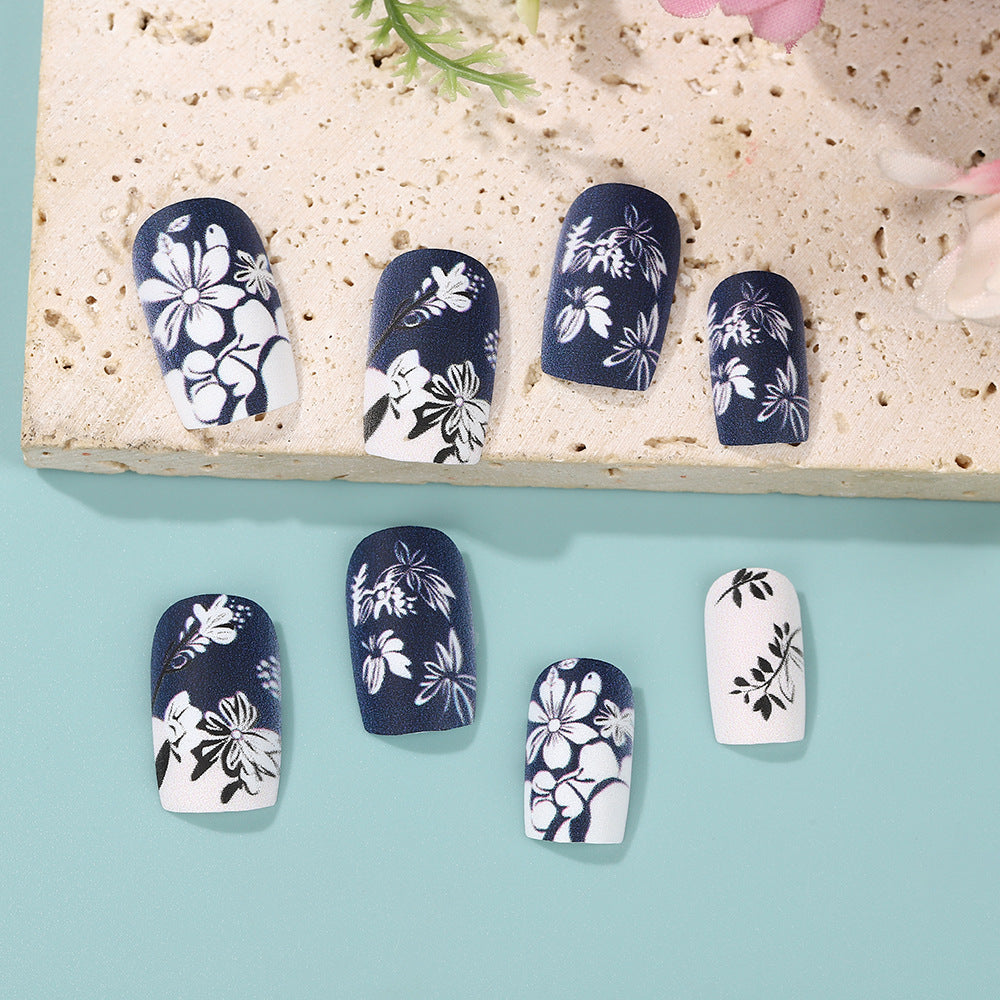 Kunstnägel mit floralem Matt-Design Brehn