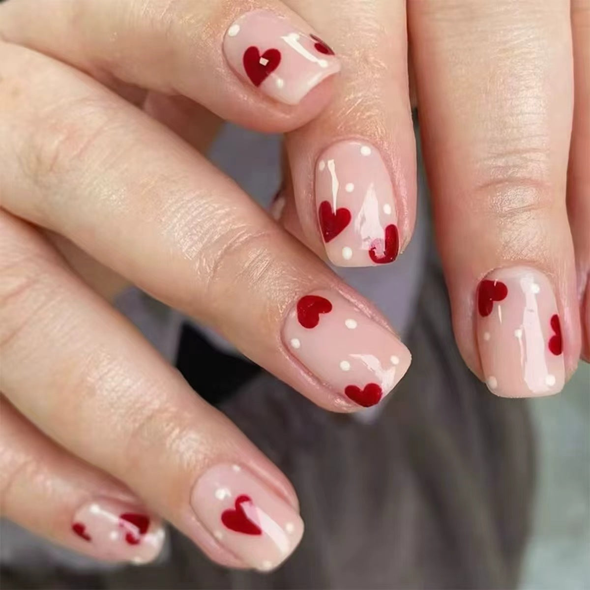 Künstlerische Herz-Themen Nagelverlängerungen Brehn