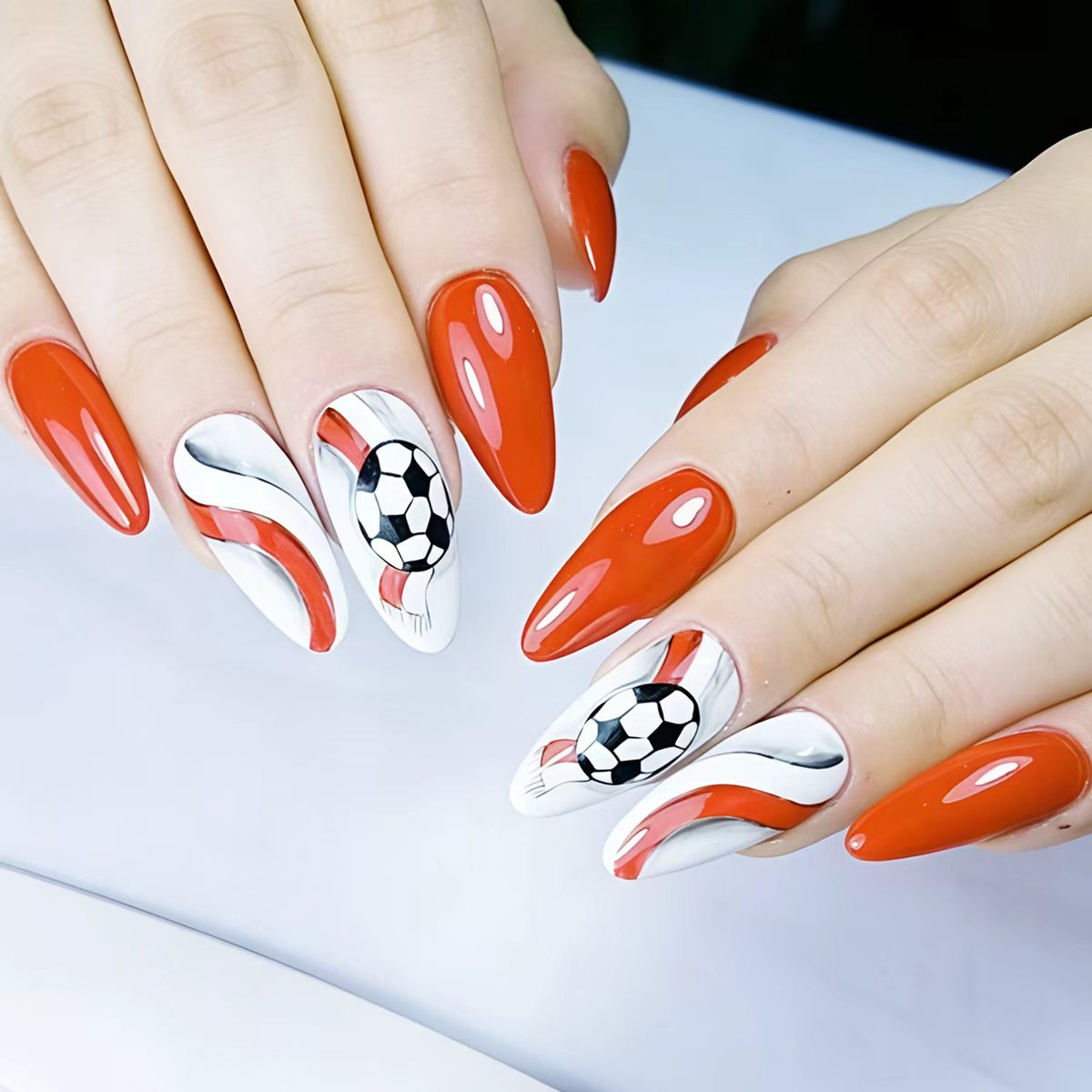 Kunstnägel Im Kreativen Fußball-Design Brehn