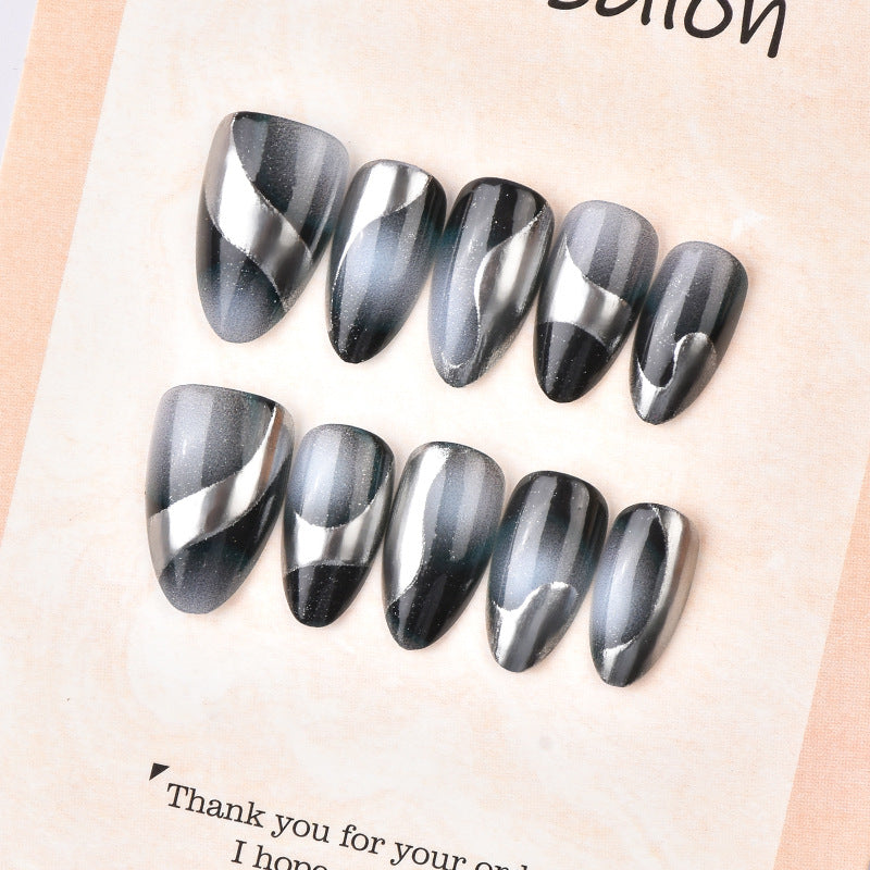 Künstlerisches Glam Nageldesign Brehn