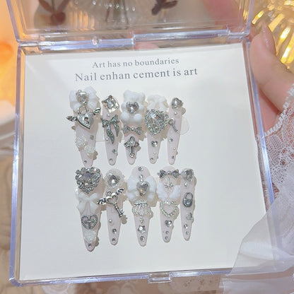Dekorative Strass Nagelkunst Tips