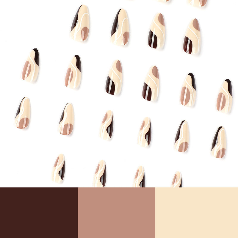 Künstliche Nagelverlängerungen im eleganten Wellen-Design Brehn