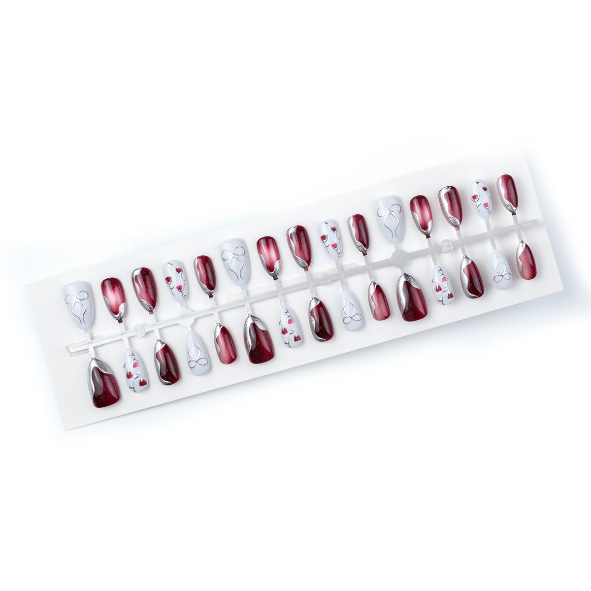 Elegantes Künstlerisches Press-On Nagelset mit Glänzendem Finish und Floralen Akzenten Brehn