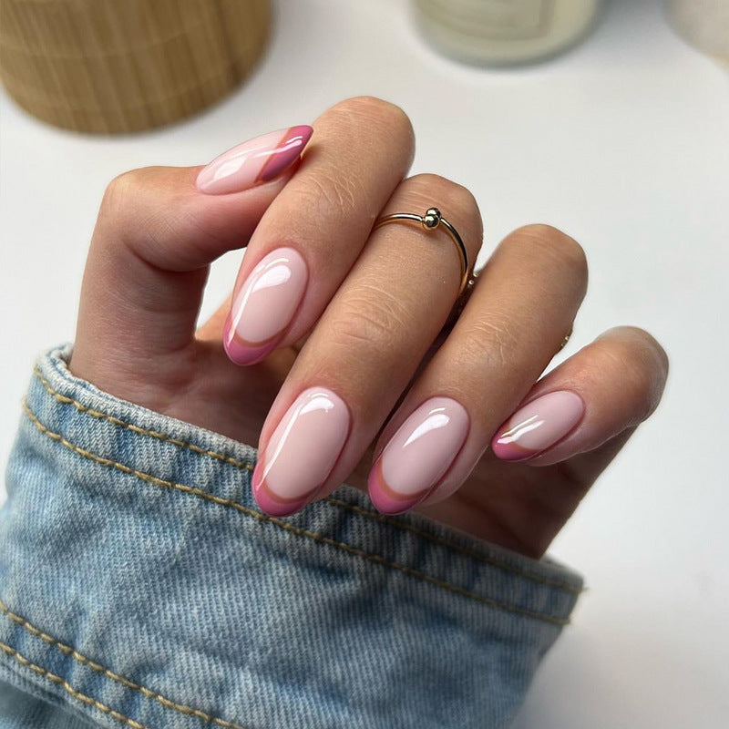 Elegante Stiletto Press-On Nagelkunst mit Strass-Akzenten Brehn