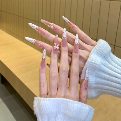 Künstlerisch inspirierte Stiletto Nail Tips