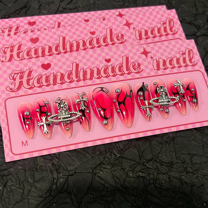 Kunstvolle Kunstnägel mit einzigartigen Designs und Glitzerakzenten Brehn