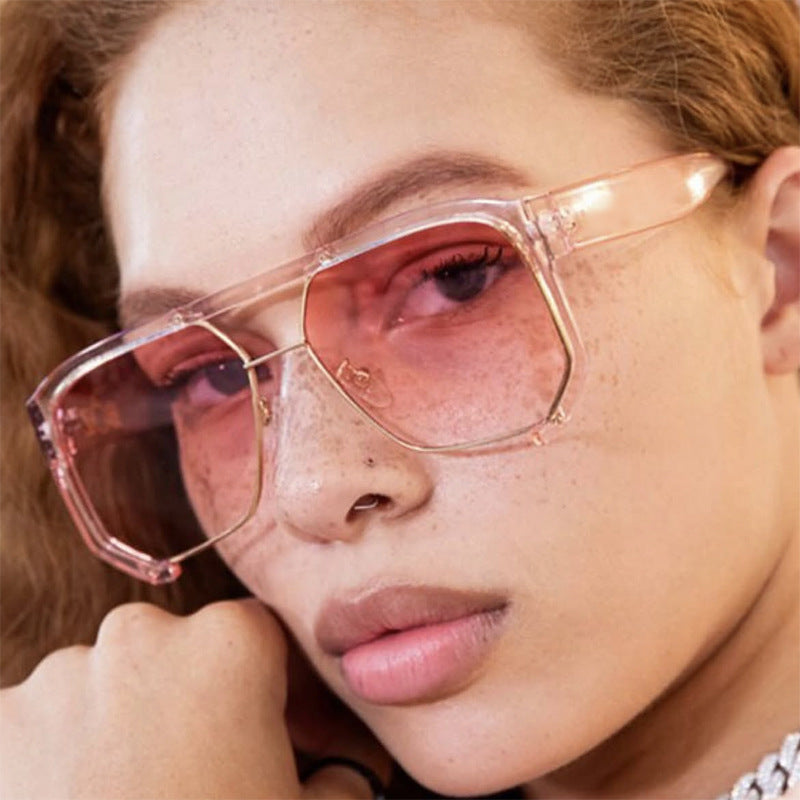Damen modische Oversized-Sonnenbrille mit eleganter, facettierter Rahmenkonstruktion Brehn