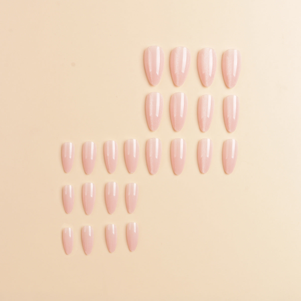 Glänzende Stiletto Press-On-Nagelverlängerungen Brehn