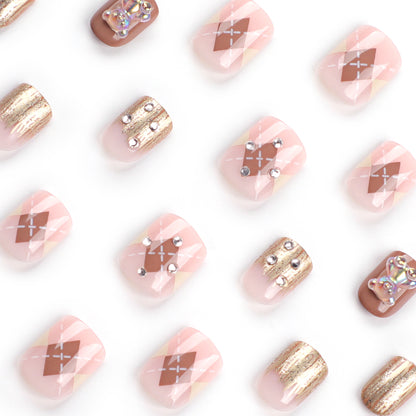 Kunstvolle Nagelkunst mit elegantem Blüten-Design und Glitzerakzenten Brehn