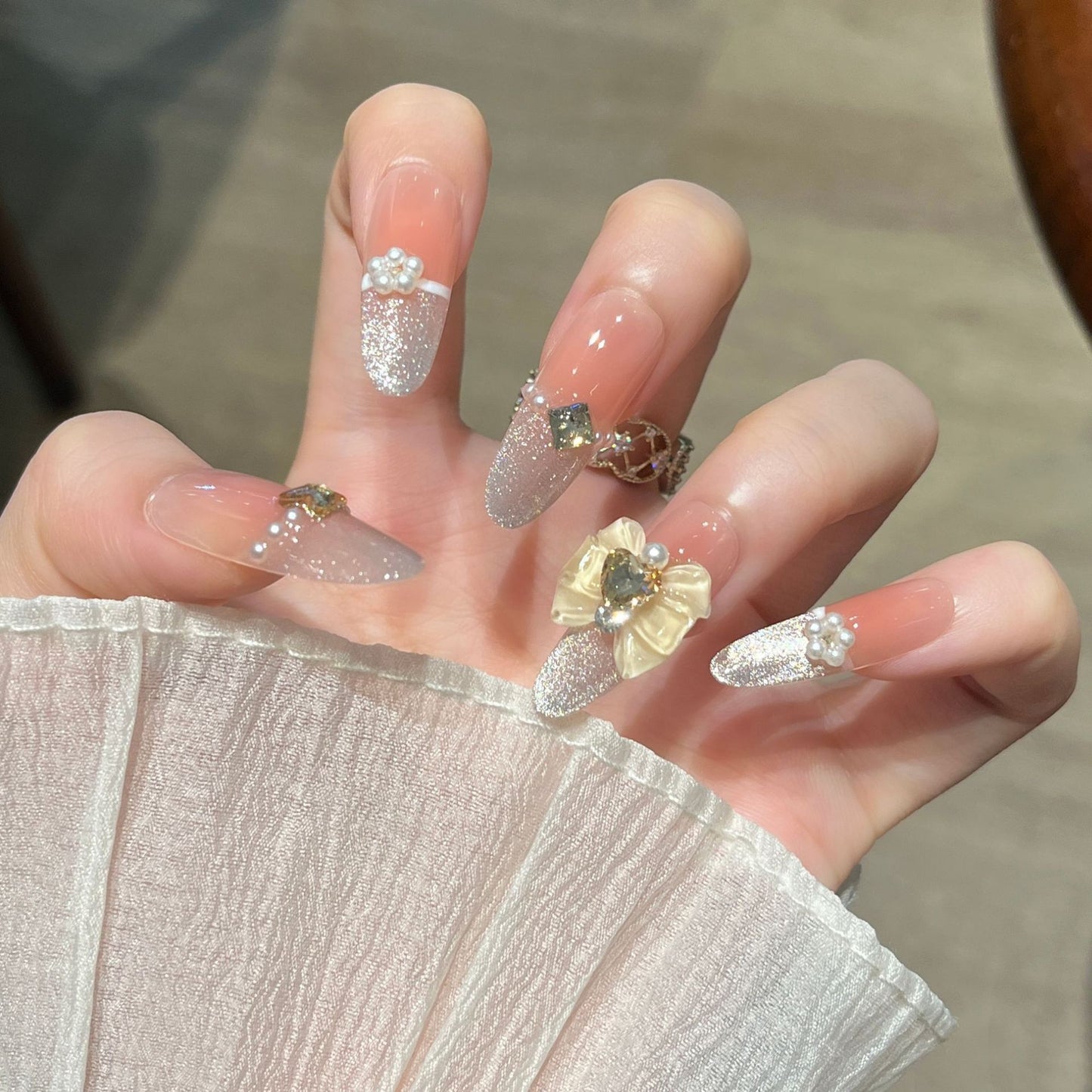 Glamouröse mit Rhinestones verzierte Nagelkunstverlängerungen Brehn