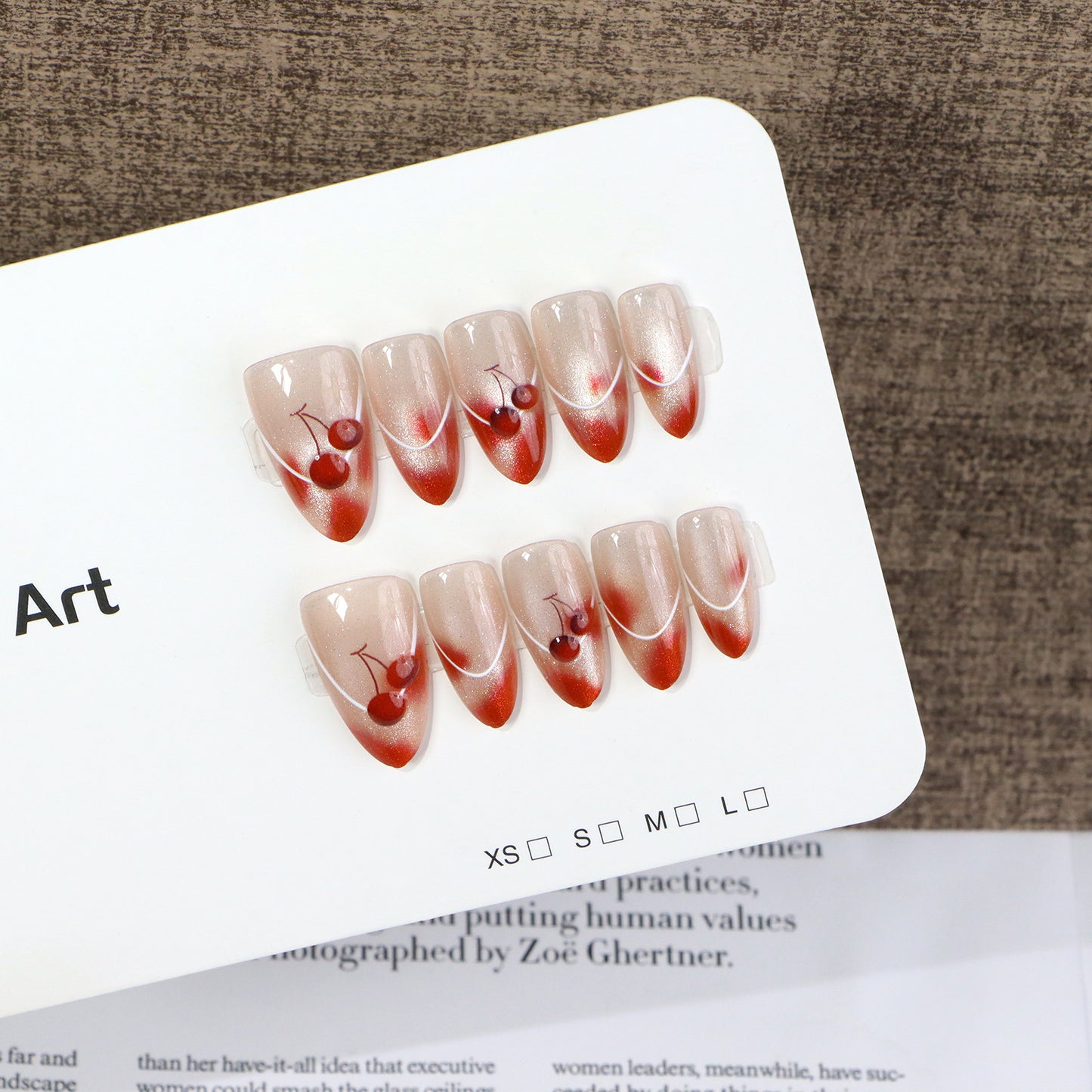 Künstlerisches, mit Kirschen verziertes Press-On Nail Art Set Brehn