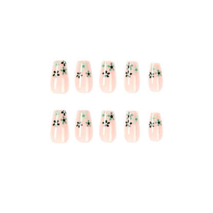 Kunstvolle Nagelverlängerungen mit Floralem Design Brehn