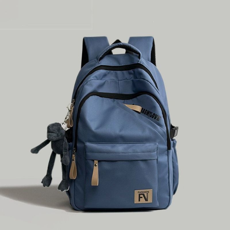 Vielseitiger urbaner Rucksack mit süßem Schlüsselanhänger Brehn