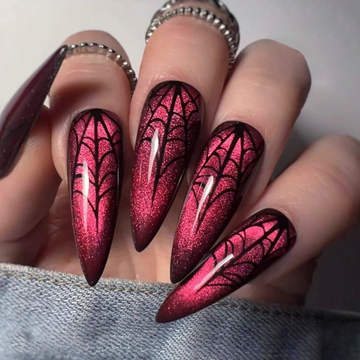 Kunstvolle Nagelverlängerungen mit kreativen Augen-Design Brehn