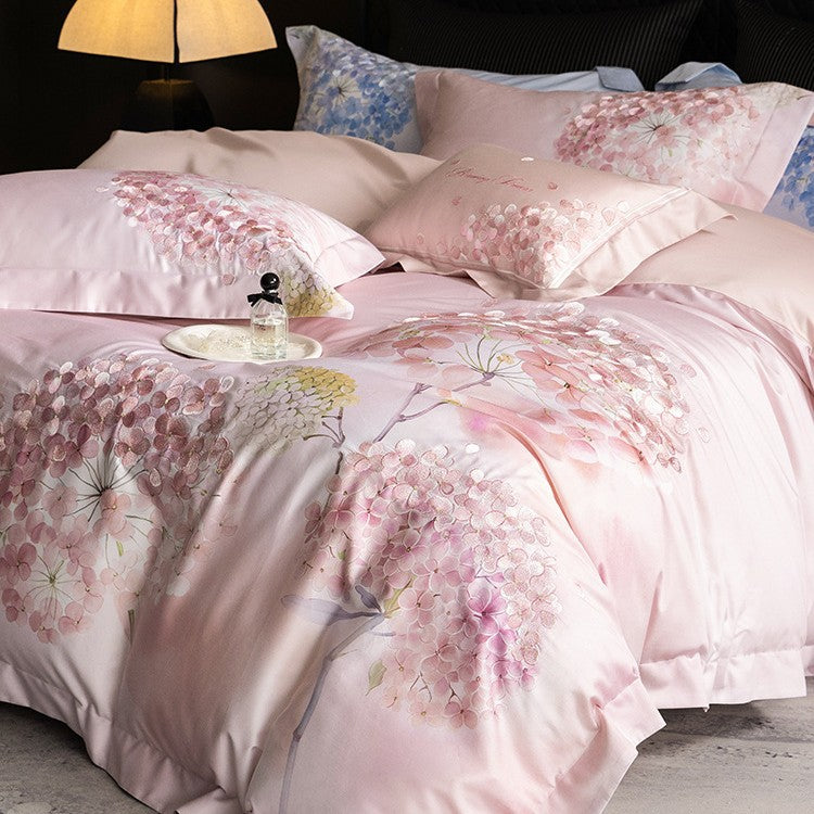 Seidiger Satin-Hortensien-Print Bettbezug-Set mit umkehrbarem Rücken und dekorativen Kissenbezügen
