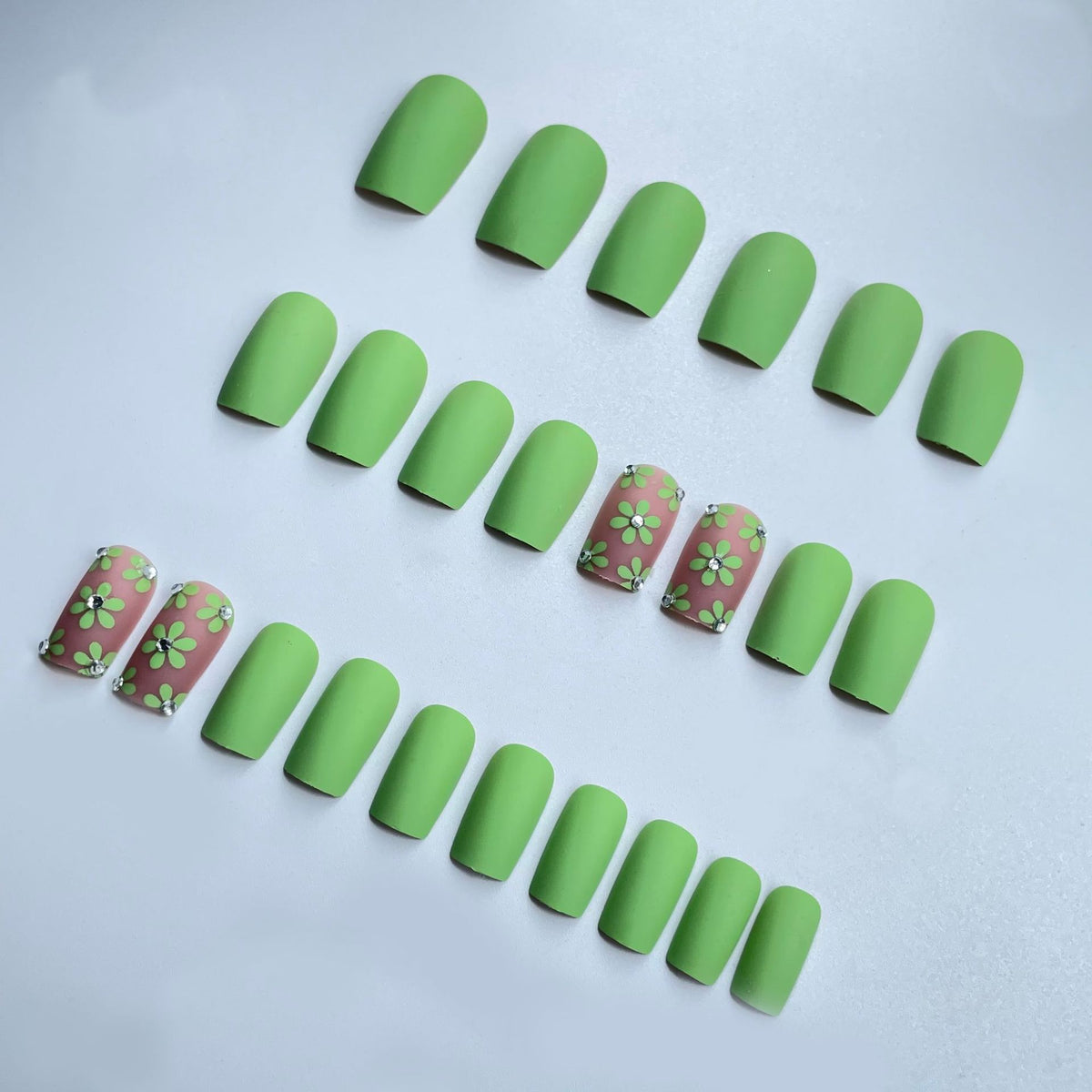Florales Design Nagelverzierungen Brehn