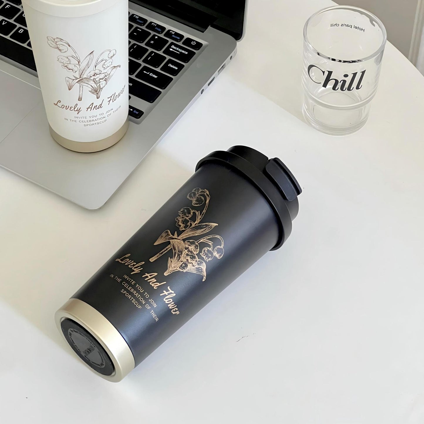 Damen Reisebecher mit eleganter Blumenillustration Brehn