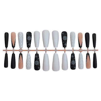 Kunstnagelset mit stilvollem geometrischem Design Brehn