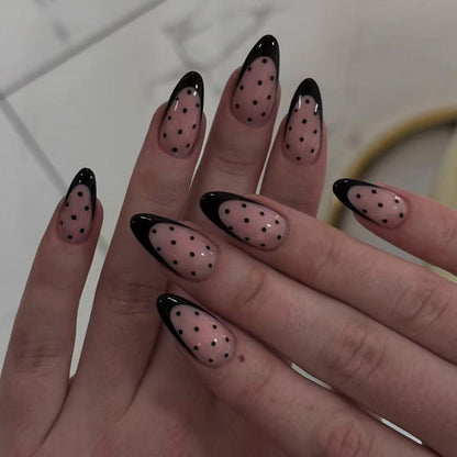 Kunstvolle Stiletto-Nägel mit Schwarz-Punkt-Muster Brehn