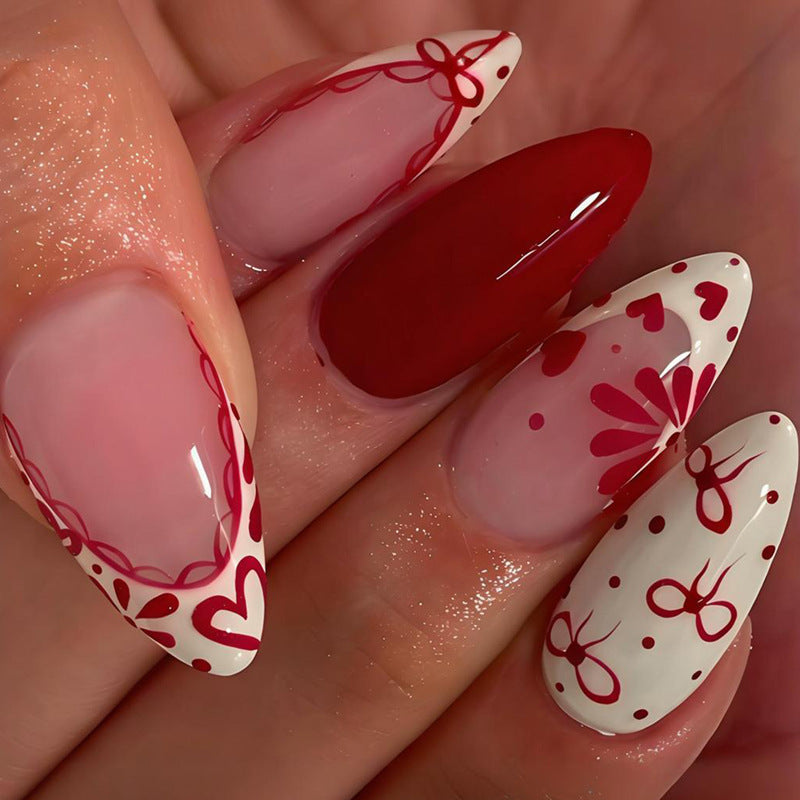 Kunstnagelset mit kreativen Blüten- und Rautenmustern Brehn