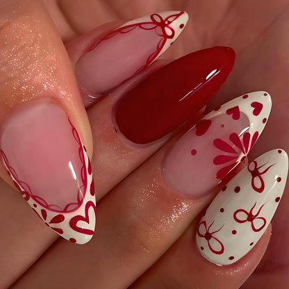 Kunstnagelset mit kreativen Blüten- und Rautenmustern Brehn