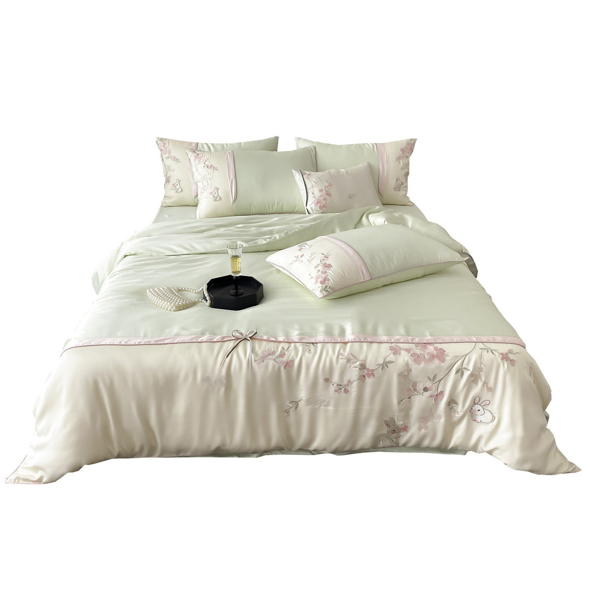 Luxe Satin-Feel Botanisch Gestickte Bettbezug-Ensemble mit Applikationshasen & Bandbindungsaum