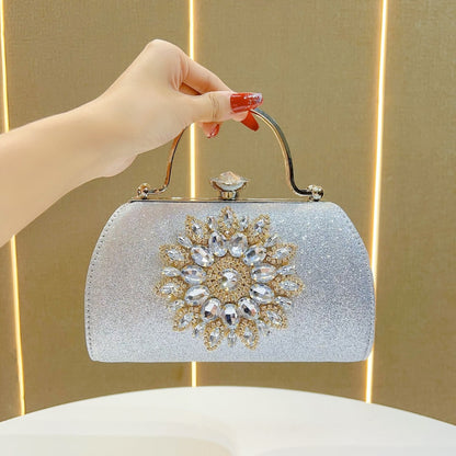 Glitzernde Blumenverzierte Abendtasche