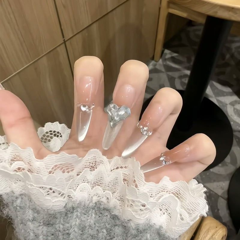 Kunstnagelset mit funkelnden Glitzer- und holografischen Akzenten Brehn