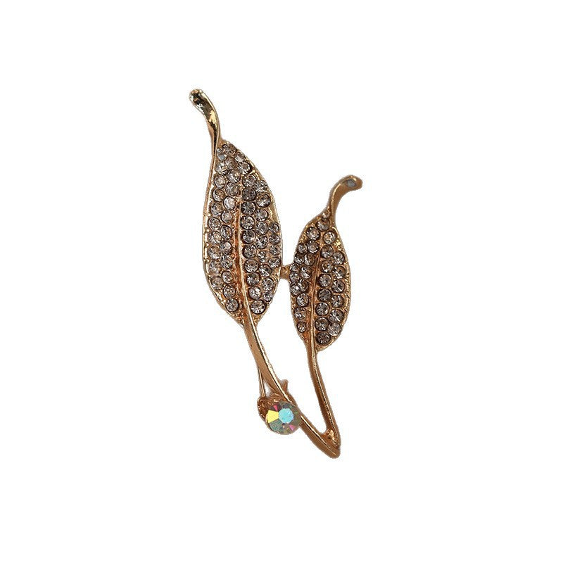 Elegante Brosche mit Blattform und Kristallen Brehn