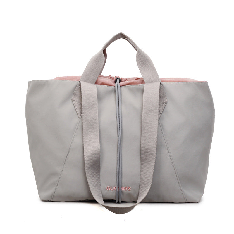 Vielseitige Reisetasche mit mehreren Taschen