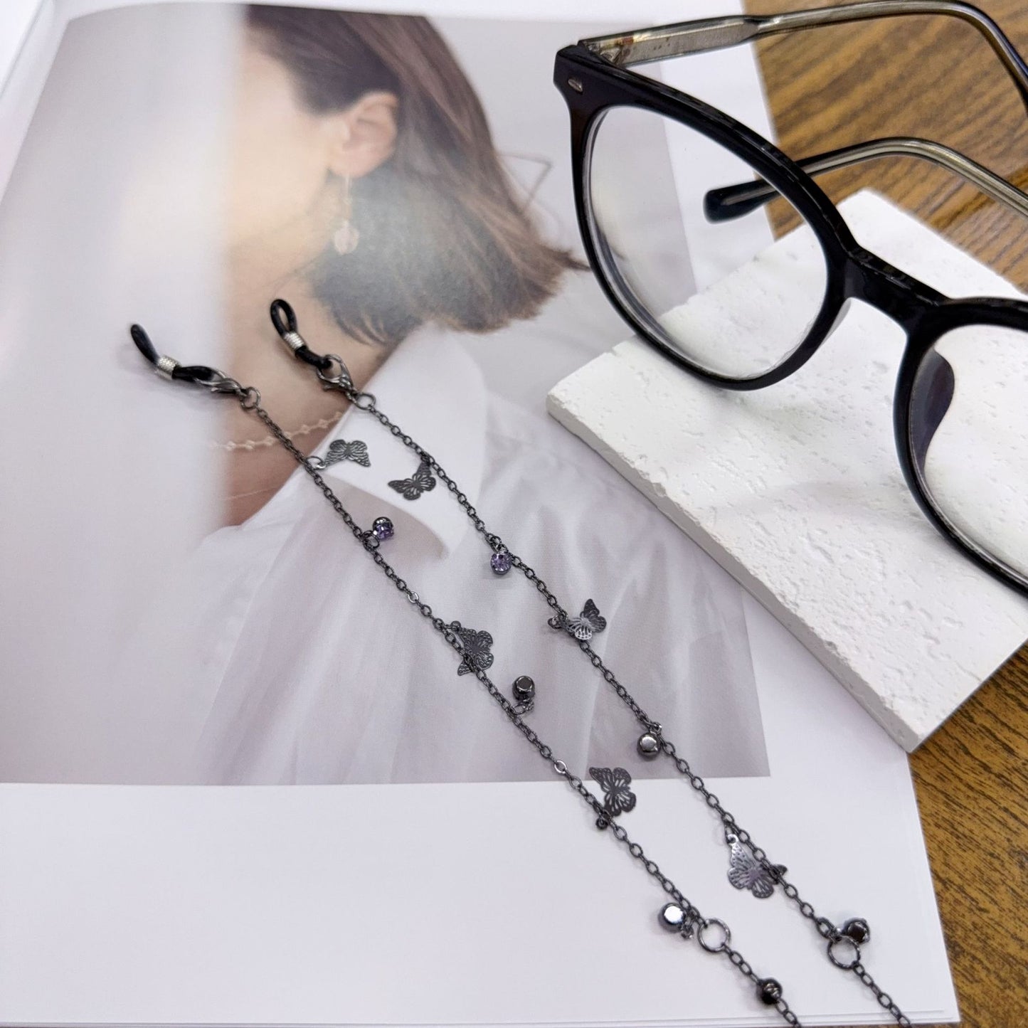 Butterfly Charm Eyewear Chain Brehn