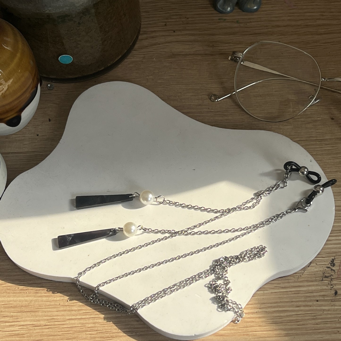 Chic Perlen- und Ketten-Brillenhalter Brehn