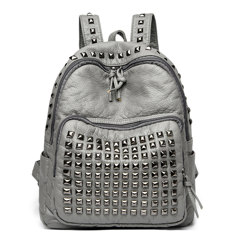 Stylischer genagelter Leder-Rucksack