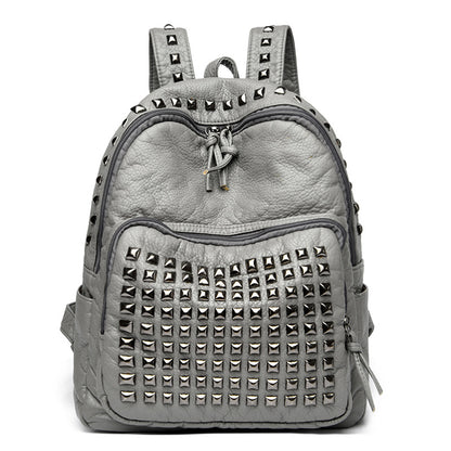 Stylischer genagelter Leder-Rucksack