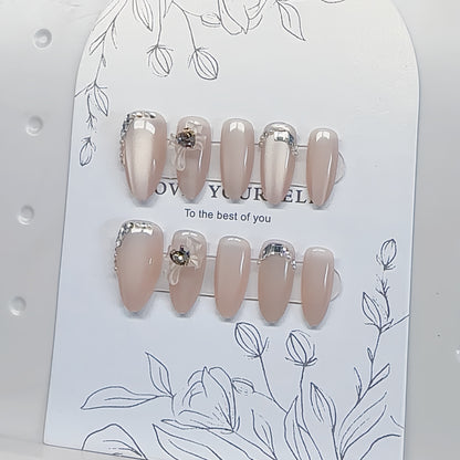 Elegantes Press-On Nagelkunst-Set Brehn