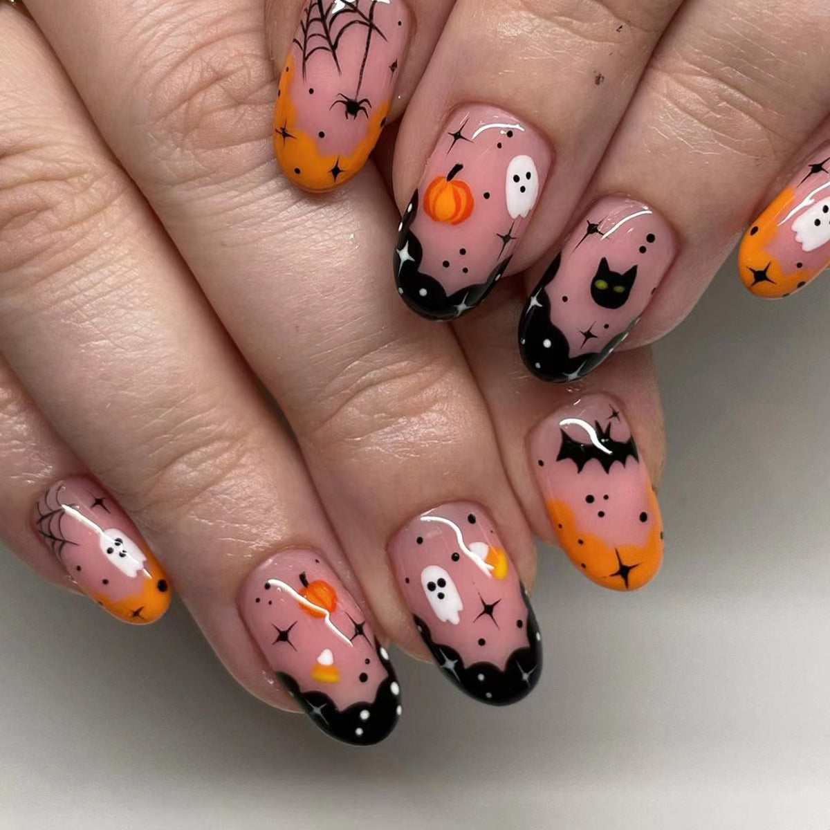 Halloween Kunstnagelset mit gruseligen Motiven und detailreichen Verzierungen Brehn